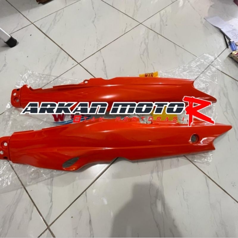 CAVER COVER BODY BELAKANG KANAN KIRI OREN VEGA R LAMA F1ZR FIZ R FIZR NON ORIGINAL MERK WIN ORANGE