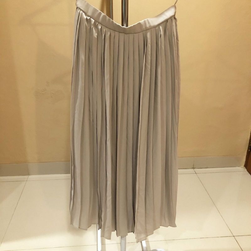 Rok Panjang Uniqlo Cream