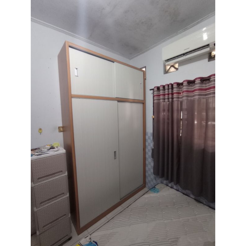 Lemari Baju HPL Serat Kayu