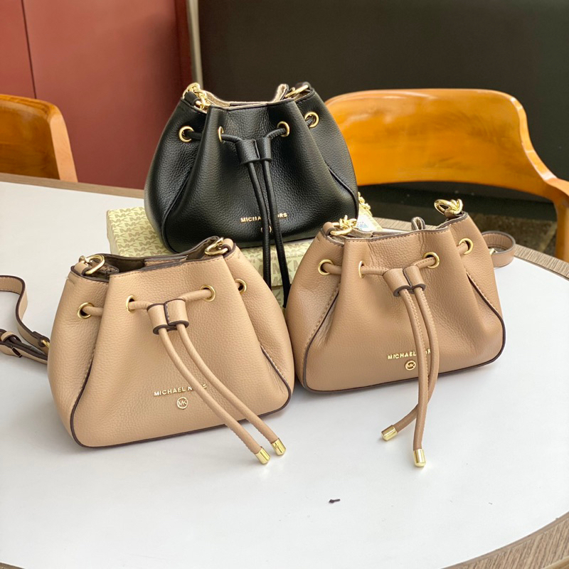 MK EVELINE BUCKET BAG