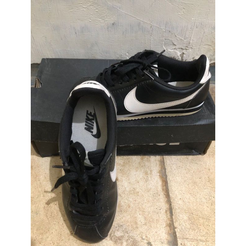 SEPATU WANITA - MERK NIKE