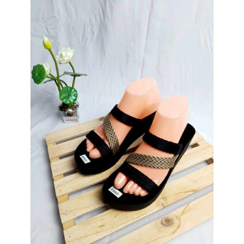 Arkn Sandal Wanita wedges silang terbaru