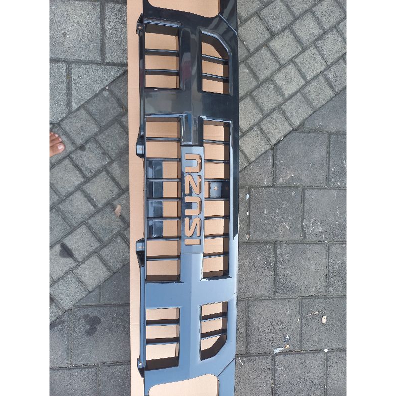 RB Grill Grille Depan Ram Rambang Isuzu Panther Kotak Pick Up 2010 *6761