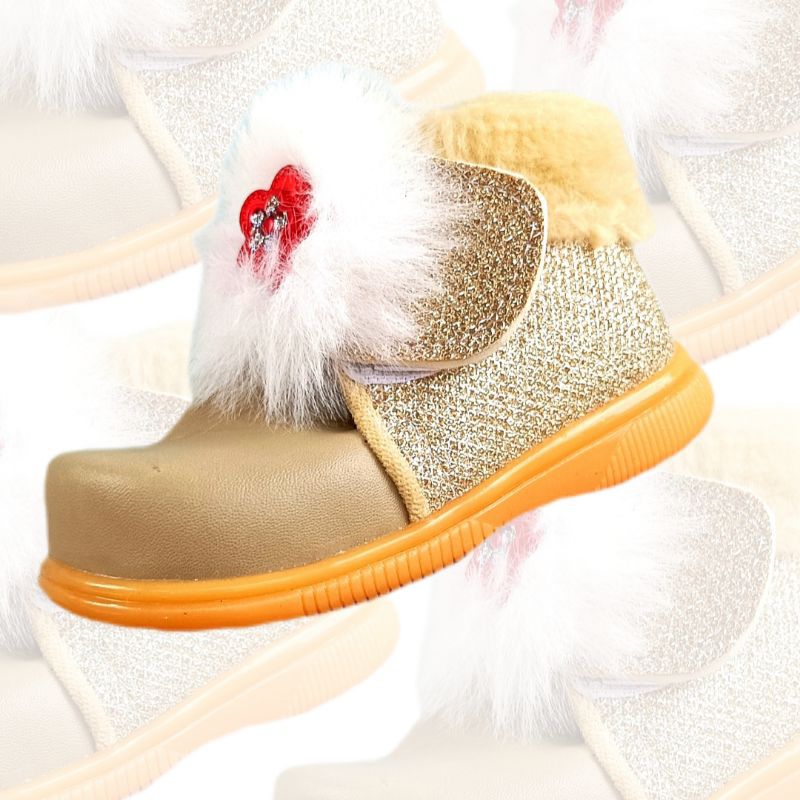 sepatu bunyi anak bayi perempuan