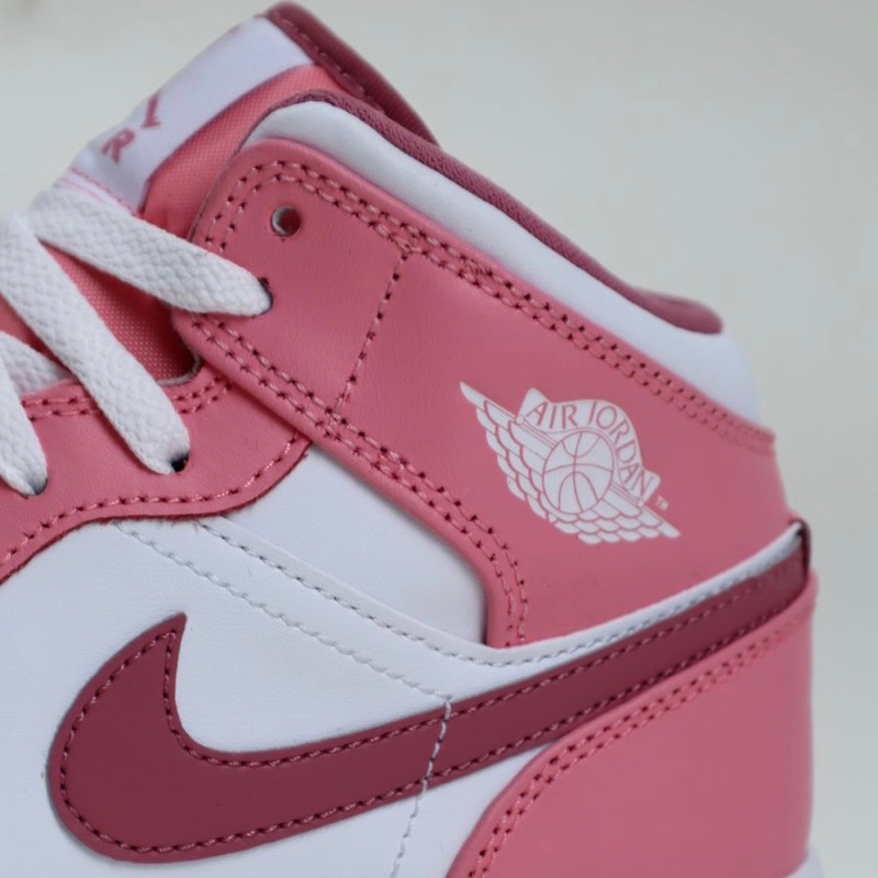 Air Jordan 1 Mid Valentines Day