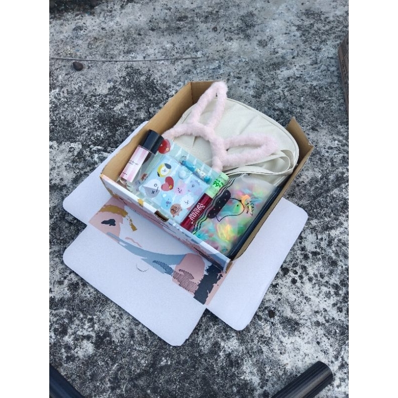 

Hampers Kado / Set Hadiah