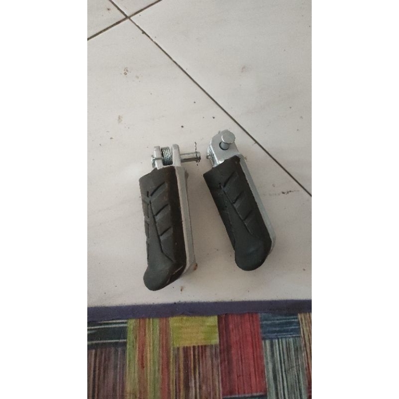 

pijakan step depan cbr k45a