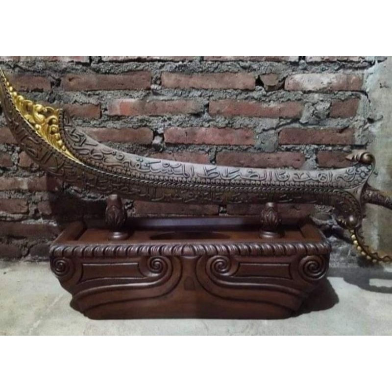 kaligrafi ukiran pedang kayu jati