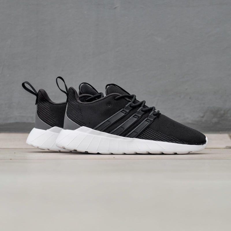 Adidas Questar Flow &quot;Black White&quot;