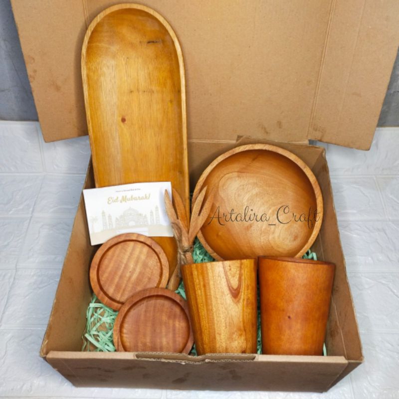 

Hampers Kayu / Hampers Pernikahan / Hampers Ulang Tahun / Hampers Hari Raya / Kado Ulang tahun