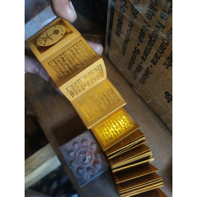 STAMBUL LIPAT TINTA EMAS