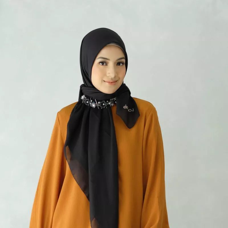 HIJAB DEENAY GOLD MATTE HITAM