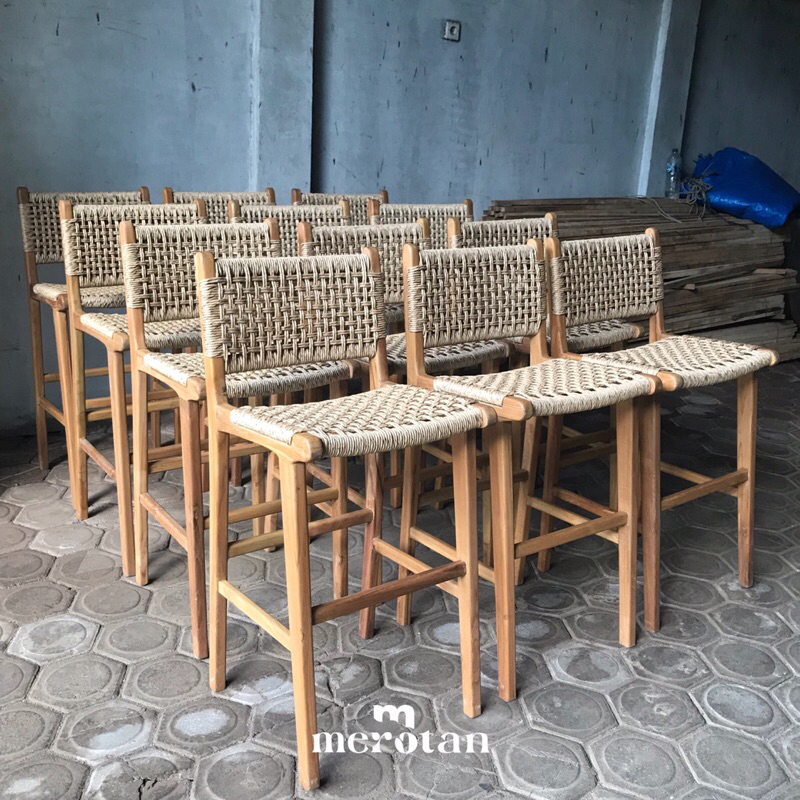 Kursi Bar Anyaman Rotan Sintetis / Bar Stool / Kursi Bar Kayu Jati