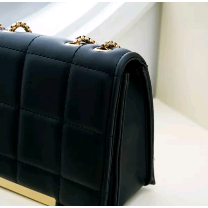 Tas selempang wanita