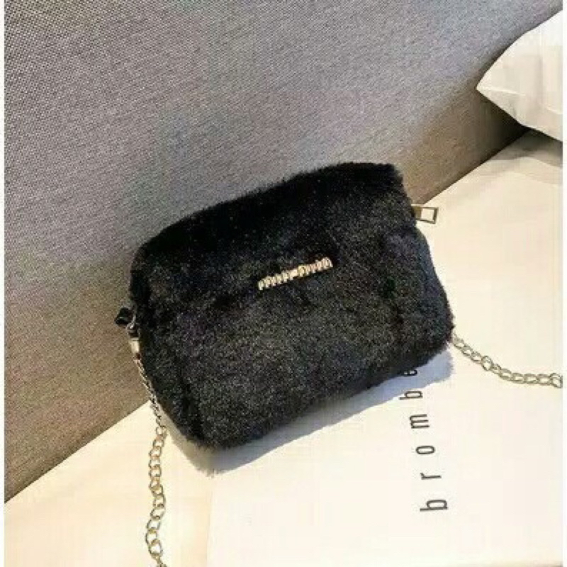 Tas Selempang Bahu Tali Rantai Resleting Michele TasDoctor Bahan Bulu Bludru Plush Fluffy Fur Sling Bag Wanita Tas Pesta Kondangan Cewek Hand Bag Shoulder Bag Perempuan Lucu Batam Import Korea