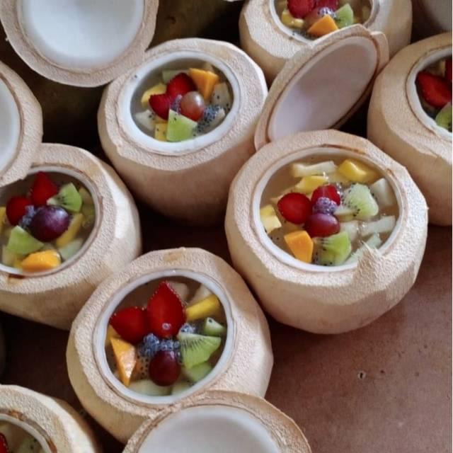 

Seruput Segarnya Air Kelapa Jelly, Dipercaya Bisa Tingkatkan Imunitas Tubuh jelly bercampur langsung dengan air kelapa asli,