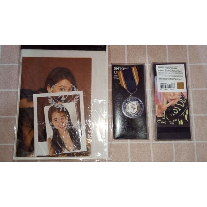 emblem badge doyoung sealed fullset • photopack Yeri red velvet • emblem badge smcu only • hard cove