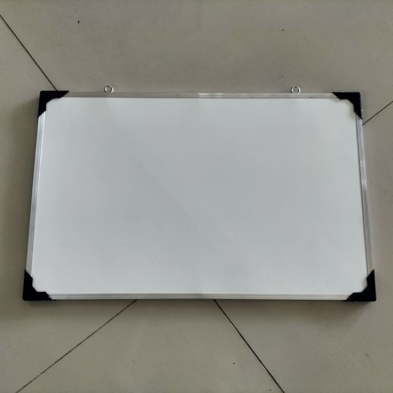 Papan tulis 30x50 WHITEBOARD/ putih+ KAPUR/ hitam gantung