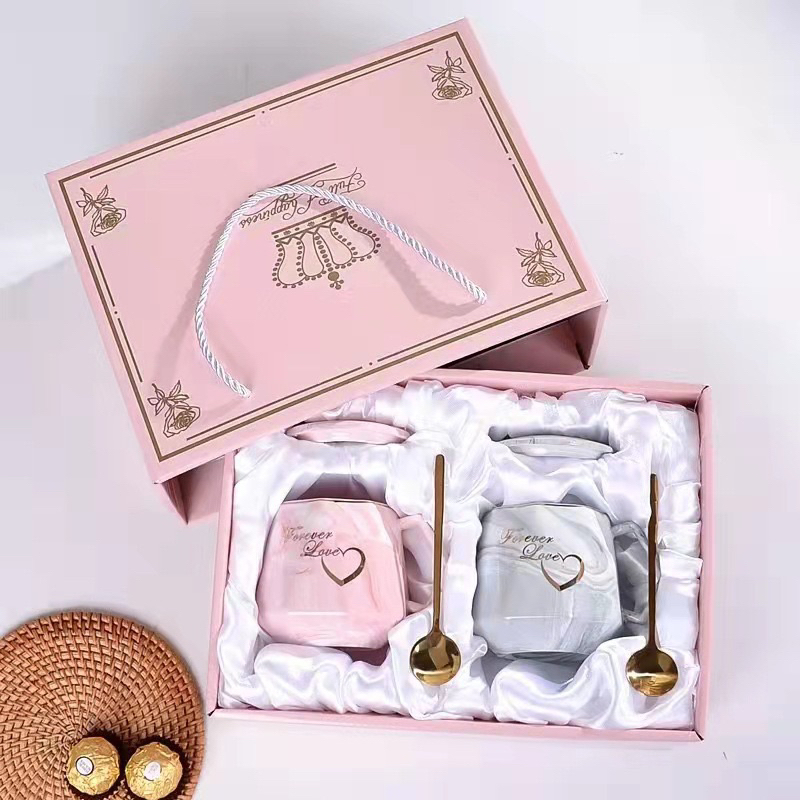 

Hadiah pernikahan Kado pernikahan Mug Couple set gift 1 set isi 2 pcs gelas couple hampers premium marble ceramic cup set with tea spoon paket set gift box gelas cangkir mug keramik souvenir hadiah kado pernikahan