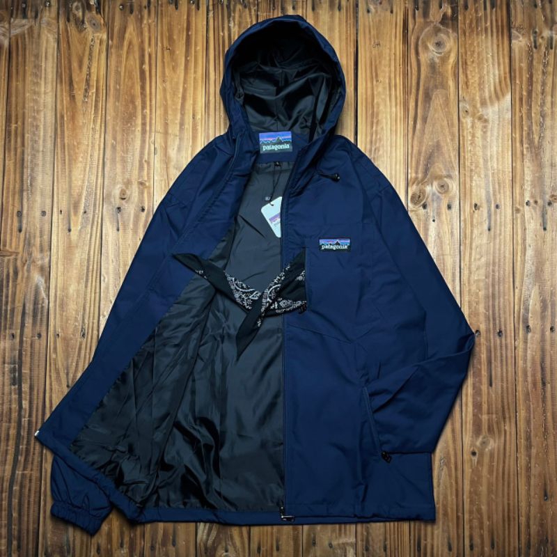 JAKET PATAGONIA NAVY WATERPROOF ANTI AIR FULL TAG LABEL CASUAL