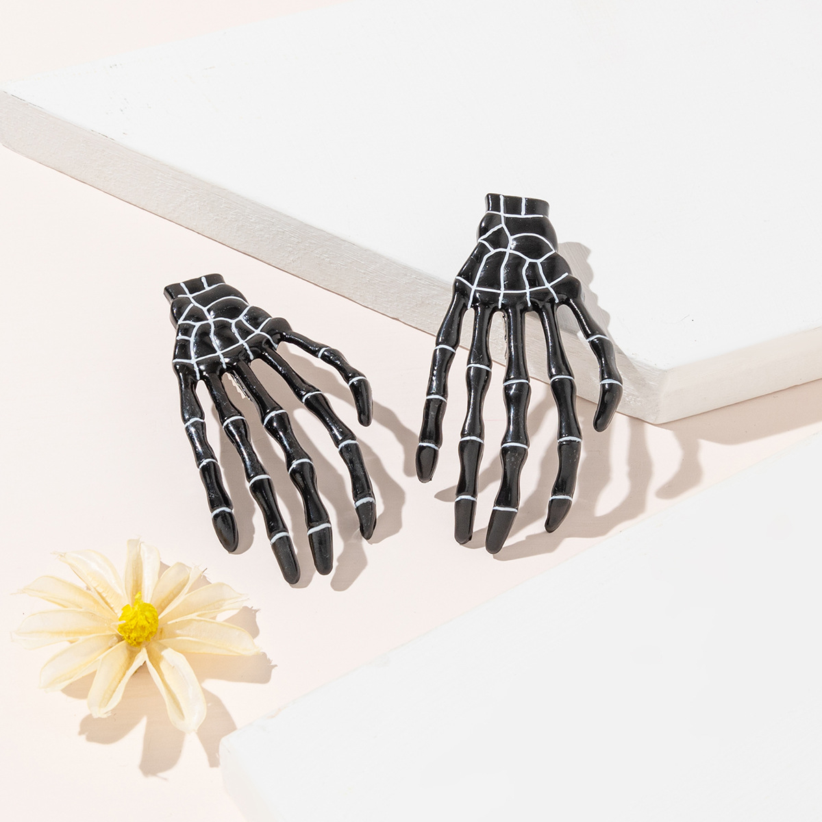 AC095 Jepit Rambut Poni Hair Pin Tangan Tengkorak Karakter Halloween Korea