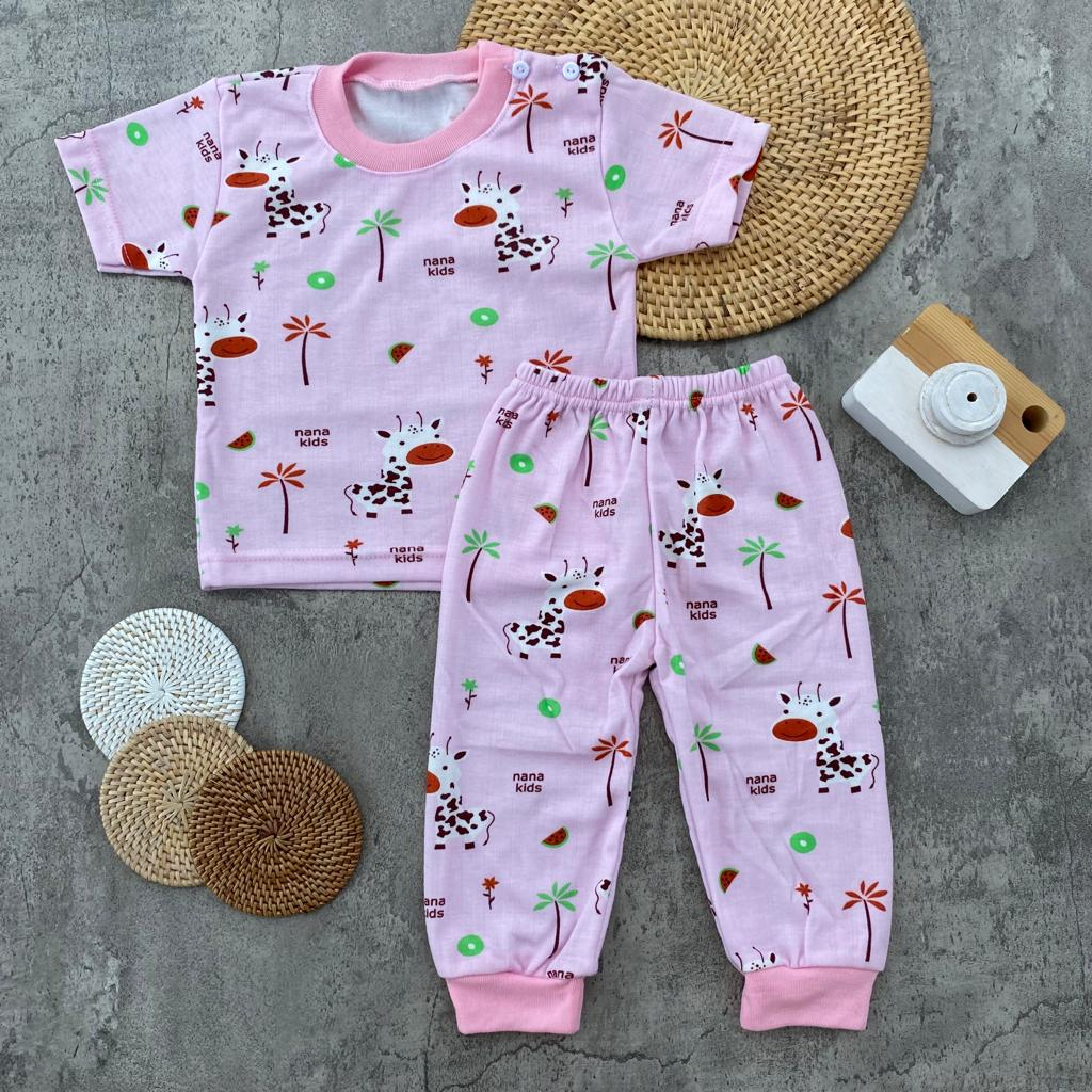 Setelan Baju Bayi Piyama Bayi Lengan Pendek Celana Panjang Kancing Pundak Motif Printing Moo Usia 3-12 Bulan Almeera Baby and Kids