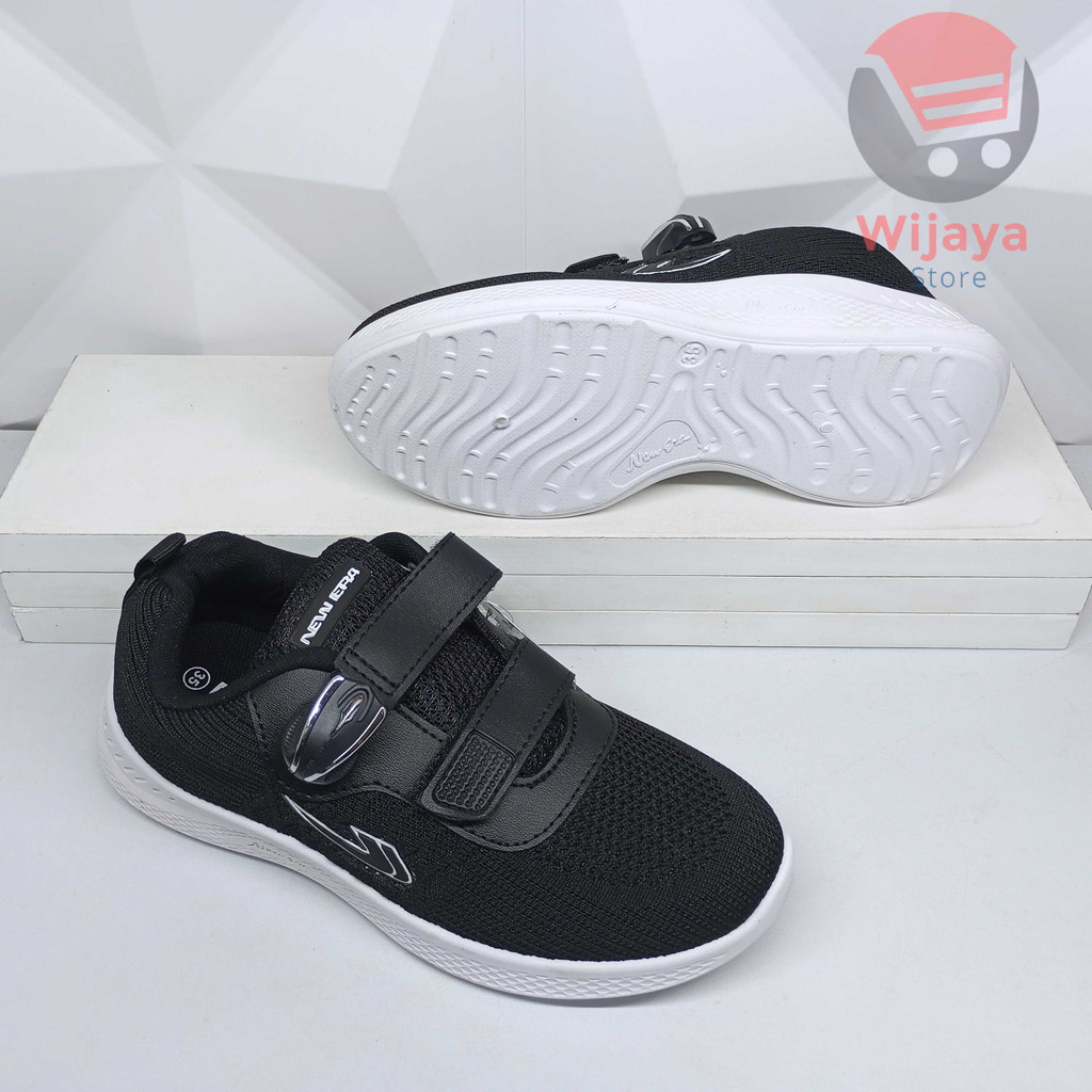 Sepatu Sekolah Anak New Era 33-36 Desain Sneaker Hitam Polos Putih dengan Strap Velcro dan Magnet yang Praktis CINDY CRISTAL MAGNETI ROSA MAGNUM ALISA