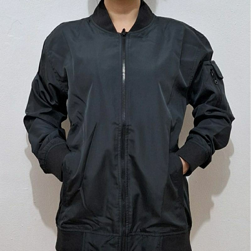 Jaket Unisex Salt N Pepper Size M Warna Hitam