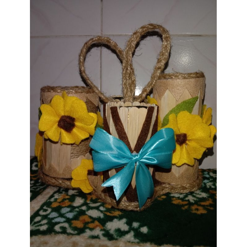 

Tempat pensil dari bahan bekas kaleng