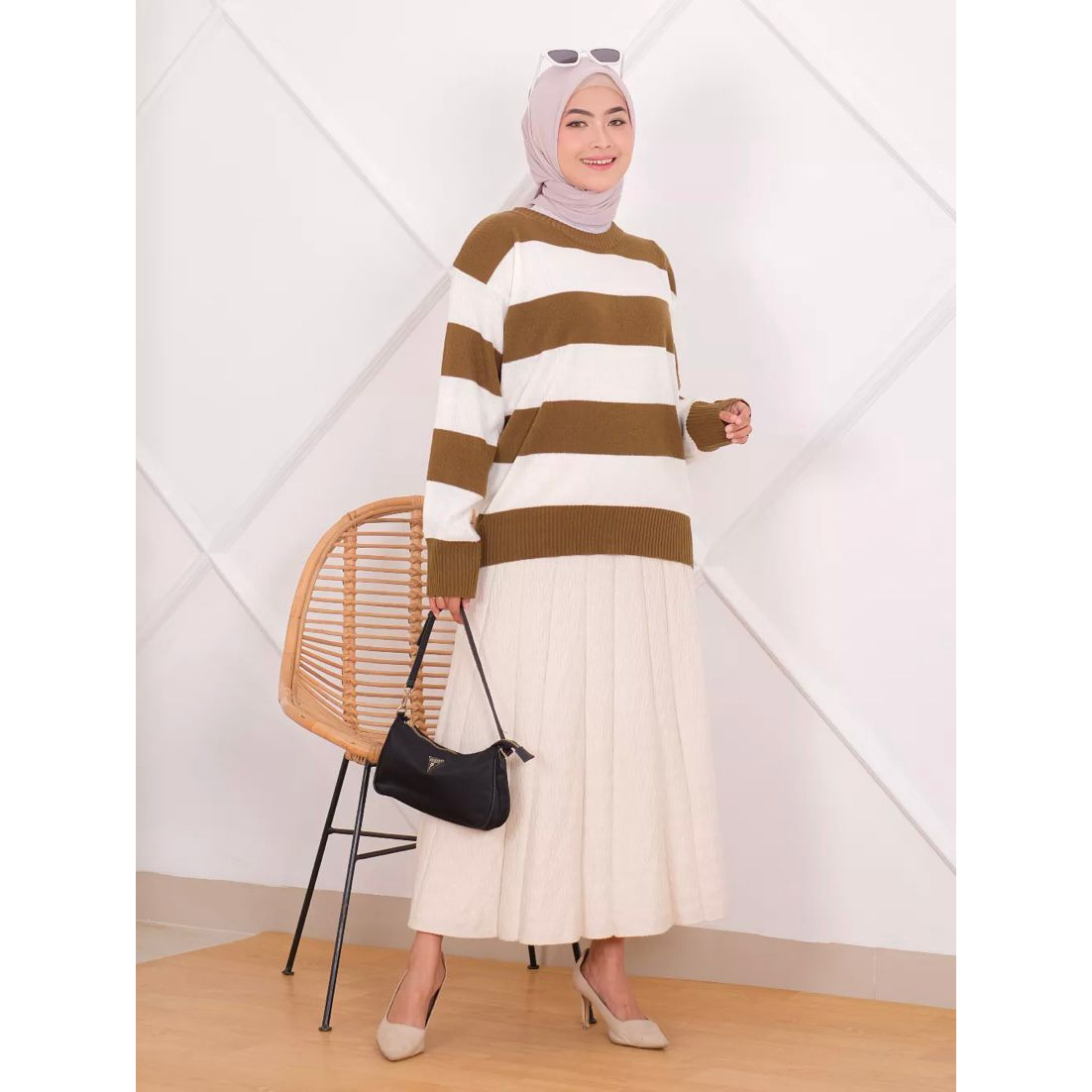 SILVIA SWEATER RAJUT OVERSIZE MOTIF GARIS