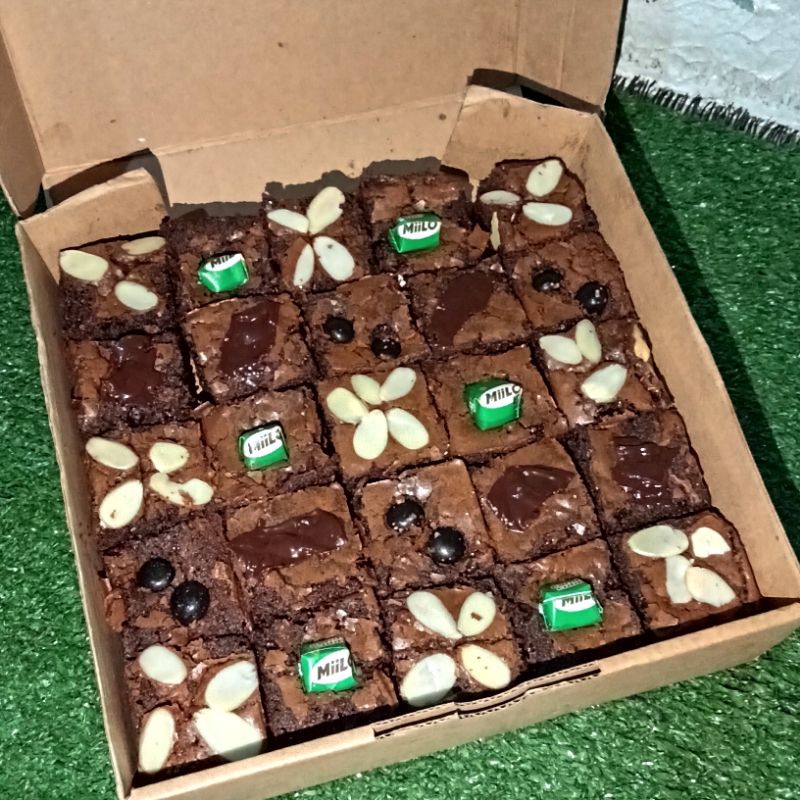 

fudgy brownies 20*20cm
