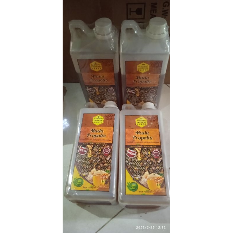 

Madu propolis Al Qubro 1kg