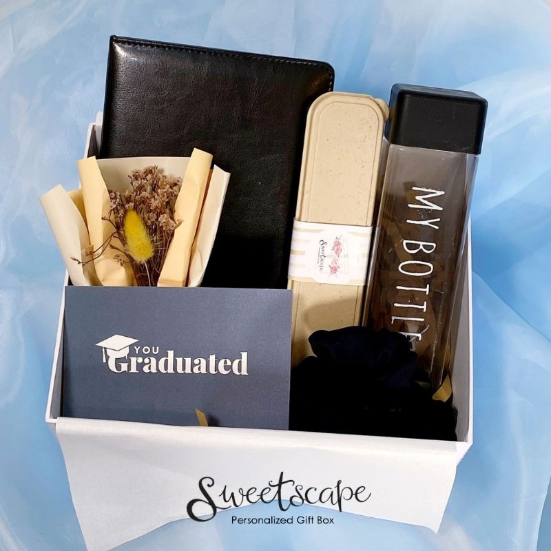 

Gift Box Package 73-Paket Hampers 73-Hadiah Graduation