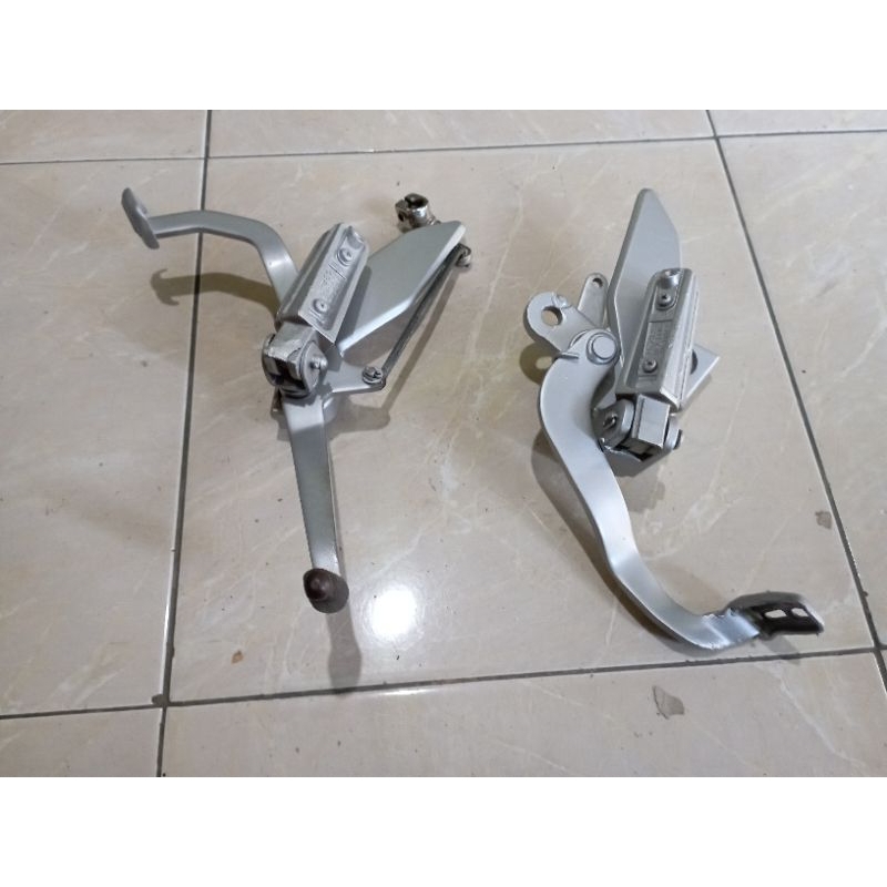 FOOT STEP DEPAN YAMAHA VIXION OLD 2009 2011 ORIGINAL 3C1