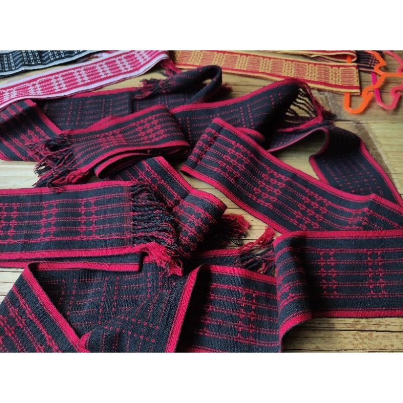 Iket kepala tenun baduy warna hitam merah