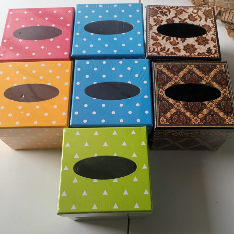 KOTAK TISU TEMPAT TISU