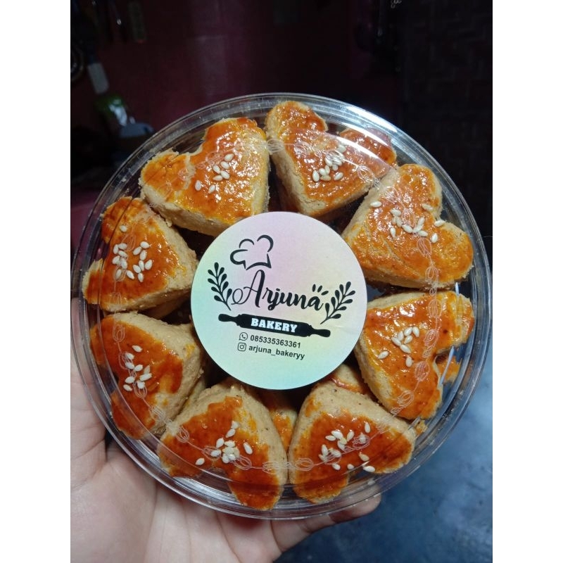 

Kue kering kacang wijen,, terbuat dari kacang asli tanpa pengawet