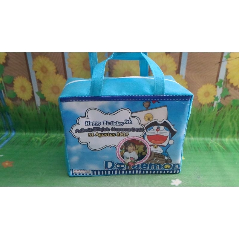 

Tas Souvenir Ulang Tahun / Ultah Anak Zipper / Resleting kartun DORAEMON CUSTOM
