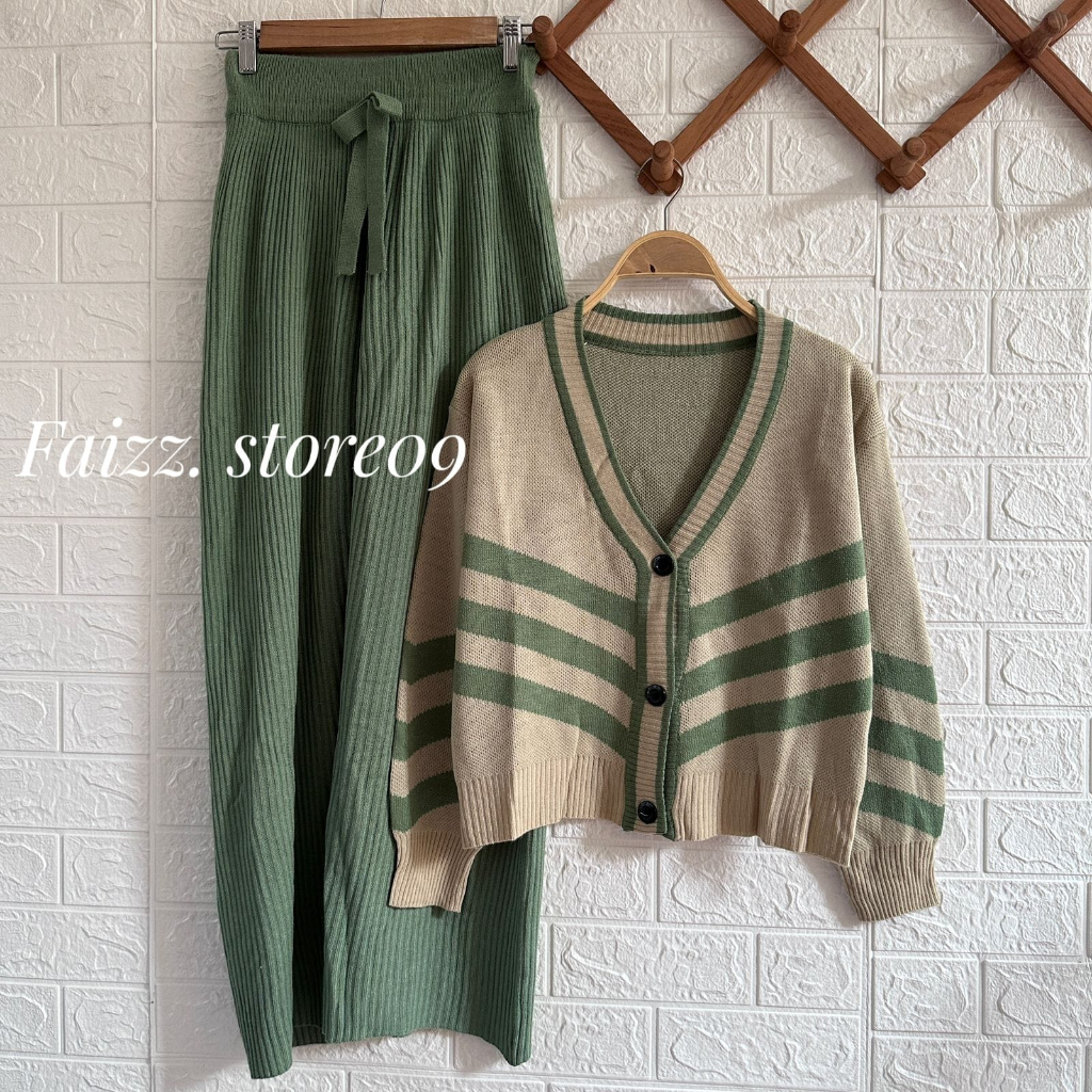 Oneset Karamoy Cardigan Crop Rajut V-Neck Kancing Motif Tiga Garis