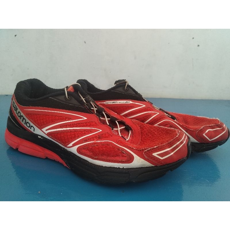 sepatu salomon
