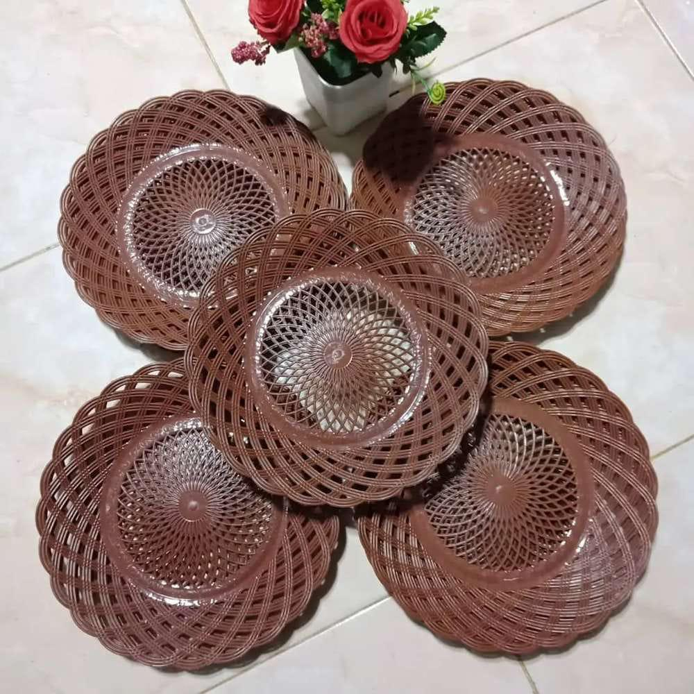 Piring Rotan Coklat PIRING ROTAN PLASTIK  (per pcs)