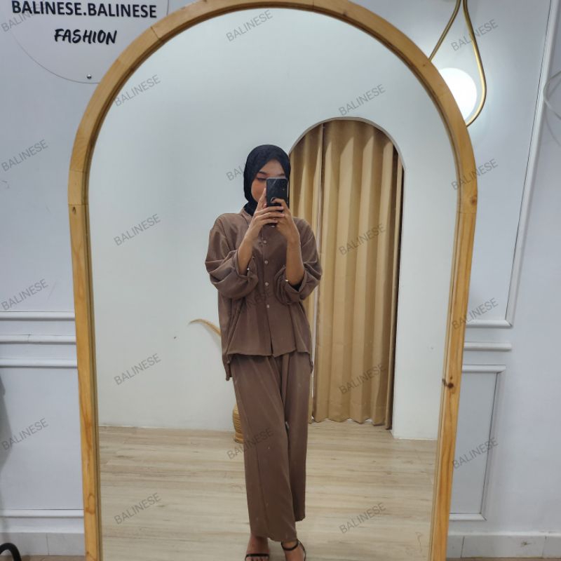 one Set Kemeja Alexandra Lengan Panjang Jumbo Cringkle Airfow - Setelan Wanita Kemeja