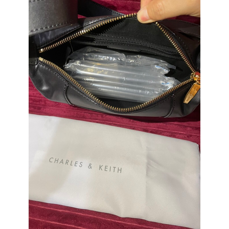 Charles &amp; Keith Wanita Tas Selempang / Fashion Bag / Tas perempuan