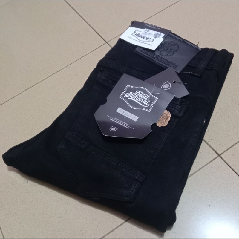 CELANA JEANS HITAM PEKAT PANJANG PRIA