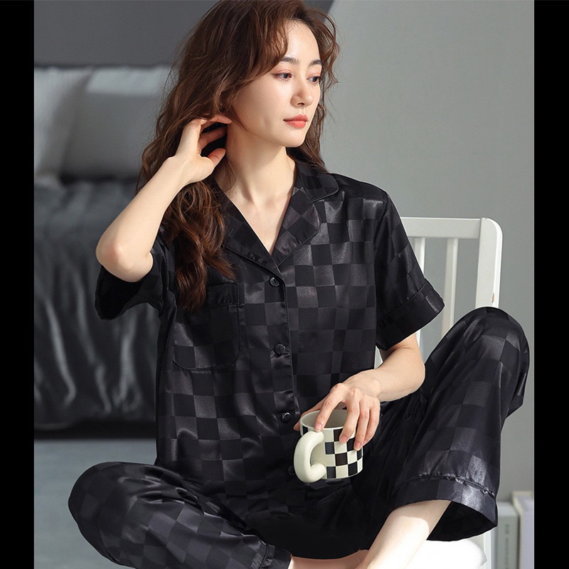 008 Luxury Sleepwear Kelas Atas Piyama Satin Lengan Pendek Celana Panjang Motif Tiny Square Kancing Hidup Bahan Satin High Quality Piyama Import/ Baju Tidur Import / Baju Tidur Murah / Piyama Set / piyama wanita /Piyama Satin/Baju Tidur Set