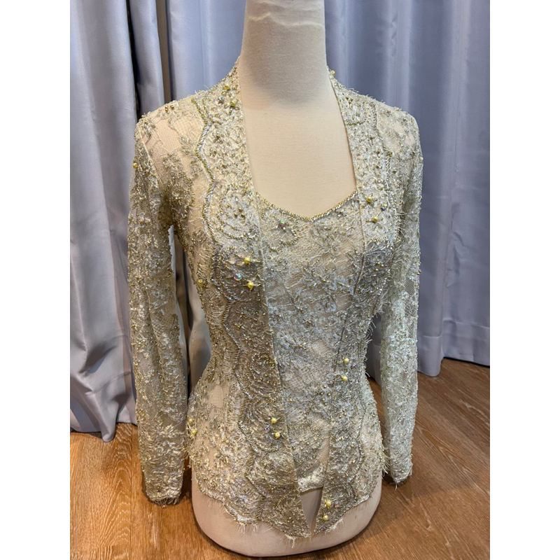 kebaya warna sage
