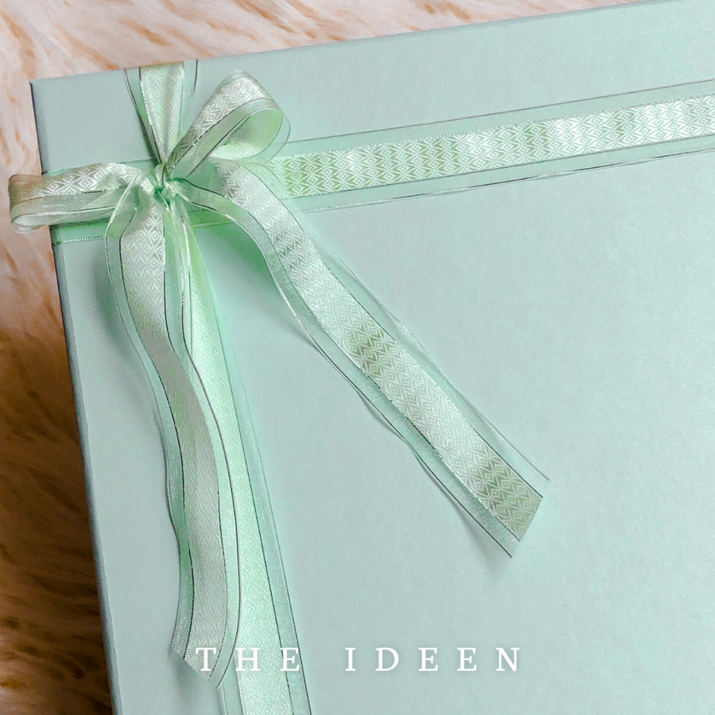 THE IDEEN - 016-03 | HARD BOX SOFT GREEN 25×25×7,5 FREE KARTU UCAPAN DAN KERTAS CACAH | KOTAK KADO PARCEL HADIAH ULANG TAHUN AESTHETIC | PACKAGING SOUVENIR NATAL LEBARAN | KOTAK HAMPERS BAYI CEWEK COWOK BRIDESMAID/GROOMSMEN SERBAGUNA