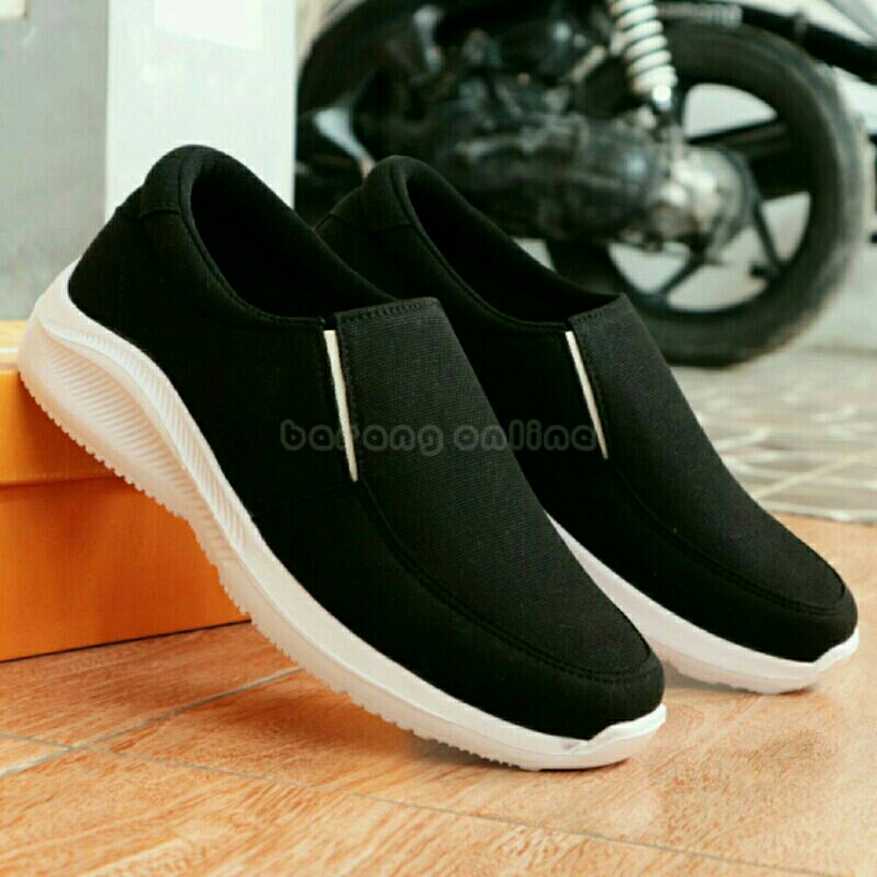 sepatu slip on pria simpel hitam putih so karet bahan kanvas