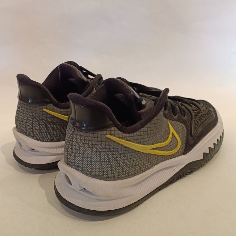 SO1990 KYRIE LOW 4 EP BLACK METALIC GOLD (2ND) ORIGINAL