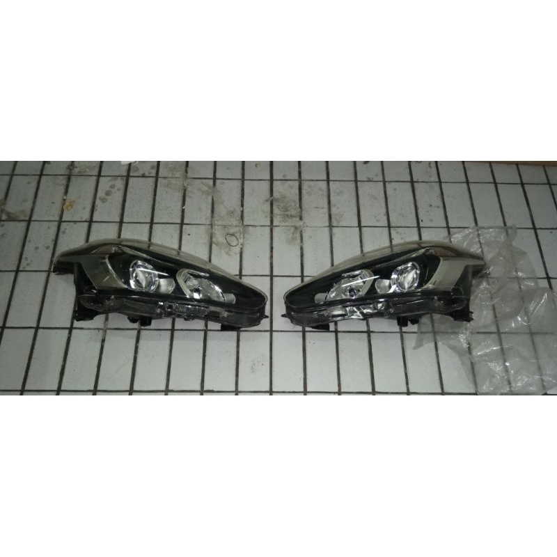 headlamp kanan kiri stoplamp belakang kanan kiri lampu copotan toyota sienta type V dan G original p